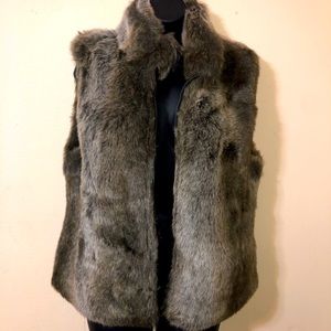 Reversible women’s fur vest